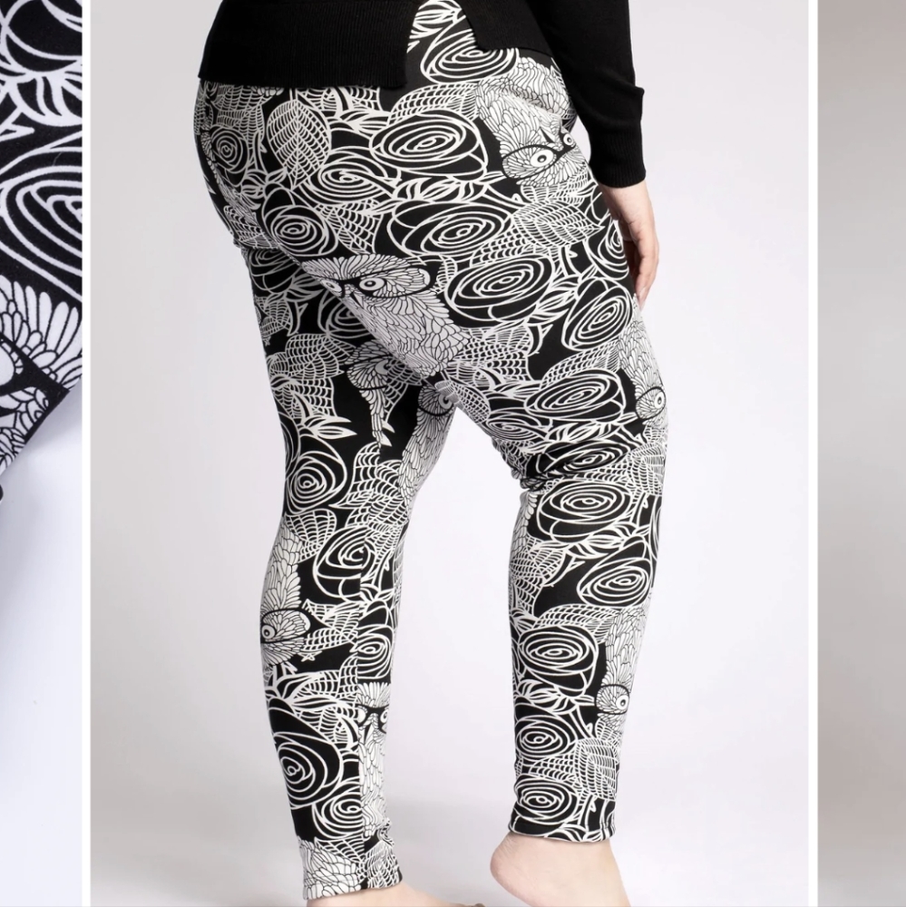 Just Cozy leggings NWT hidden owls M/L